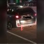Viral Bra Merah Nyangkut di Bagasi Belakang Mobil, Jadi Sorotan Pengendara Lain