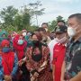 Tengok Balita Pengidap Meningokel di Kadupandak Cianjur, Mensos Risma Serahkan Bantuan Rp 102,5 Juta