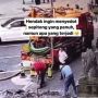 Apes, Tukang Sedot WC Ini Kecipratan Isi Septic Tank yang Menyembur Dengan Derasnya