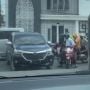 Heboh Toyota Avanza Jadi Tontonan Pemotor di Jalan, Roda Depan Jadi Biang Keladinya