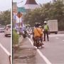 Baru Keluar Gang, Pemotor Malah Harus Berurusan dengan Polisi, Sebabnya Bikin Tepuk Jidat