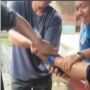 Sandal Terjebak di Pergelangan Kaki, Celotehan Temannya Ini Malah Bikin Ngakak