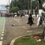 Kala Sampah Bekas Demo Massa Buruh Jadi Berkah Bagi Pemulung Sekitar DPR