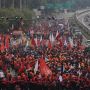 Lagi Demo, Massa Buruh Mendadak Ditraktir Kapolda Metro Jaya Bakso dan Ketoprak