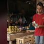 Pedagang Buah Ini Mirip Presiden Jokowi, Pengunjung Sontak Bilang: Pak Turunkan Harga Minyak!