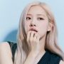 Tampil Berbeda dengan Rock n Roll, Intip Gaya Rose BLACKPINK Jadi Cover Majalah Vogue