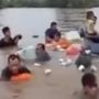 Kapal Tenggelam di Tembilahan, Penumpang Mengapung Selamatkan Diri, Mie Instan Berserak
