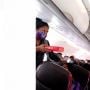 Viral Cewek Cekcok dengan Emak-emak Gegara Tak Mau Antre Saat Keluar Pesawat