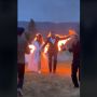 Viral Pasangan Pengantin Lakukan Aksi Ekstrem di Hari Pernikahan, Rela Tampil Terbakar Api