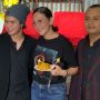 Dul Jaelani Beri Kado Sepatu Merah ke Maia Estianty, Alasannya?