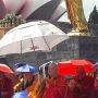 Ditandai Pemukulan Gong 3 Kali, Umat Buddha Jalani Detik-Detik Waisak di Pelataran Candi Borobudur