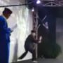 Alami Hal Tak Terduga Saat Pamer Jurus Di Atas Panggung, Aksi Pesilat Ini Malah Bikin Ngakak