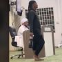 Geger Pria Serba Hitam Bawa Minuman Jalan di Tengah Jemaah Kajian di Masjid, Publik Terkejut: Wali Ini...