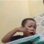 Kocak, Bocah Ini Menangis Gegara Tak Ada Dalam Foto Pernikahan Ayah-Ibunya