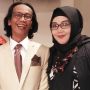 8 Momen Kemesraan Mandra Bersama Istrinya, Selalu Setia Setelah 25 tahun Pernikahan