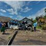 Petaka Truk Rem Blong di Pasuruan, Mobil Taft Terpental hingga Menimpa Warung