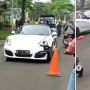 Diduga Tabrak Ojol, Mobil Mewah Porsche 718 Boxster Ringsek Sisi Kiri, Kondisi Motor Memprihatinkan