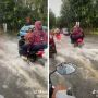 Duh! Pemotor Menyalip di Jalan Banjir dan Cipratkan Air Kemana-mana, Pas Ditegur Malah Acungkan Jari Tengah