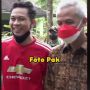 Kocak! Diajak Foto Suporter MU, Ganjar Pranowo: Tim Kalahan Lho, Apa Nggak Stres?