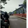 Salut! Sopir Pilih Jalankan Bus Pelan Demi Hormati Ibu Pesepeda di Depannya