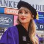 Sampaikan Pidato saat Terima Gelar Kehormatan di NYU, Taylor Swift Ajak Wisudawan Maknai Lagu Shake It Off