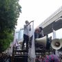 Massa Aksi Bela UAS Geruduk Kedubes Singapura, Orator di Atas Mobil Komando: Tabrak Gerbangnya!