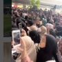 NCT Dream Diserbu Fans di Bandara Soetta, Netizen Sebut seperti Zombie Train to Busan dan Pengikut Dajjal