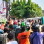 Sopir Kabur Usai Tabrak Pemotor, Warga Marah dan Hancurkan Angkot di Kota Medan