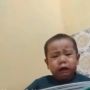 Ngakak! Bocah Ini Marah Fotonya Tak Ada di Album Pernikahan Orangtuanya
