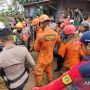 Korban Tertimbun Longsor di Cijeruk Bogor Dibawa ke RS Kramat Jati