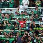 Galeri Foto Basuh Rindu Kembalinya Suporter ke Stadion di Laga Persebaya Surabaya vs Persis Solo