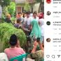 Aksi Pria Nekat Terobos Iring-Iringan Pengantin demi Pakan Ternak Bikin Netizen Berdebat: Tetangga Tak Diundang?