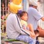 Cara Unik Pria Bikin Anak dan Istri Bahagia di Jalan, Kendaraan dan Outfit Jadi Sorotan