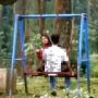 Viral Video Sejoli Terciduk Berbuat Mesum di Ayunan, Kicep saat Dicegat Warga