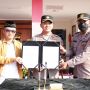 Suasana Haru Anggota Polres Sukoharjo Dapat Hadiah Umroh dari Kapolres