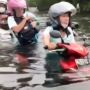Viral! Banjir Rob Semarang Rendam Kawasan Pabrik: Warga Ramai-ramai Tuntun Sepeda Motor, Cuma Kelihatan Batok Kepala