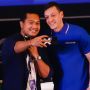 Gaya Sederhana Mesut Ozil saat Bertemu Fans di Indonesia