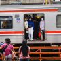 Penumpang di Stasiun Manggarai Membludak, PT KCI Commuter Operasikan KRL Feeder