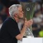Jose Mourinho Pamer Tato Tiga Trofi antar Klub UEFA, Singgung Manchester United