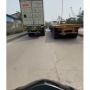 Ngilu, Aksi Pemotor Lewati Jalan Penuh Truk Tronton Bikin Deg-degan Sendiri