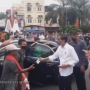 Momen Jan Ethes Lambaikan Tangan ke Warga Saat Ikut Presiden Jokowi Blusukan Disorot: Berasa Artis Korea