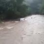 Heroik Banget, Sopir Ambulans Nekat Terjang Sungai Berarus Deras demi Antar Jenazah, Aksinya Banjir Tangis Warga