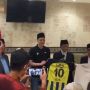 Mesut Ozil Salat Jumat di Masjid Istiqlal, Pakai Peci Hitam dan Didampingi Imam Besar Nasaruddin Umar