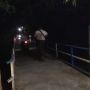 Motor Misterius Ditemukan di Tengah Jembatan Pamekasan, Pemiliknya Diduga Masuk Sungai