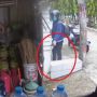 Viral Aksi Pemotor Diduga Buang Sampah di Depan Rumah Tetangga dengan Santainya, Publik Sebut Penyakit Hati