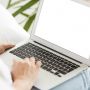 Hati-hati Sering Memangku Laptop Bisa Memicu Masalah Kesehatan