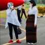 Temani Presiden Jokowi ke Ende, Sepatu Merah Iriana Ditaksir Warganet: Gucci Nih?