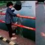 Viral Pemotor Buang Sampah di Sungai Tuai Cibiran Publik, Malah Bangga saat Aksinya Direkam Kawannya
