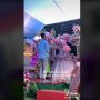 Ditinggal Nikah Mantan, Pria Ini Tetap 'Cool' di Kondangan dan Bawa Hadiah