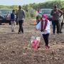 Bikin Penasaran! Ibu Negara Iriana Jokowi Kenakan Sepatu Mewah Untuk Bajak Sawah, Diduga Merek Gucci